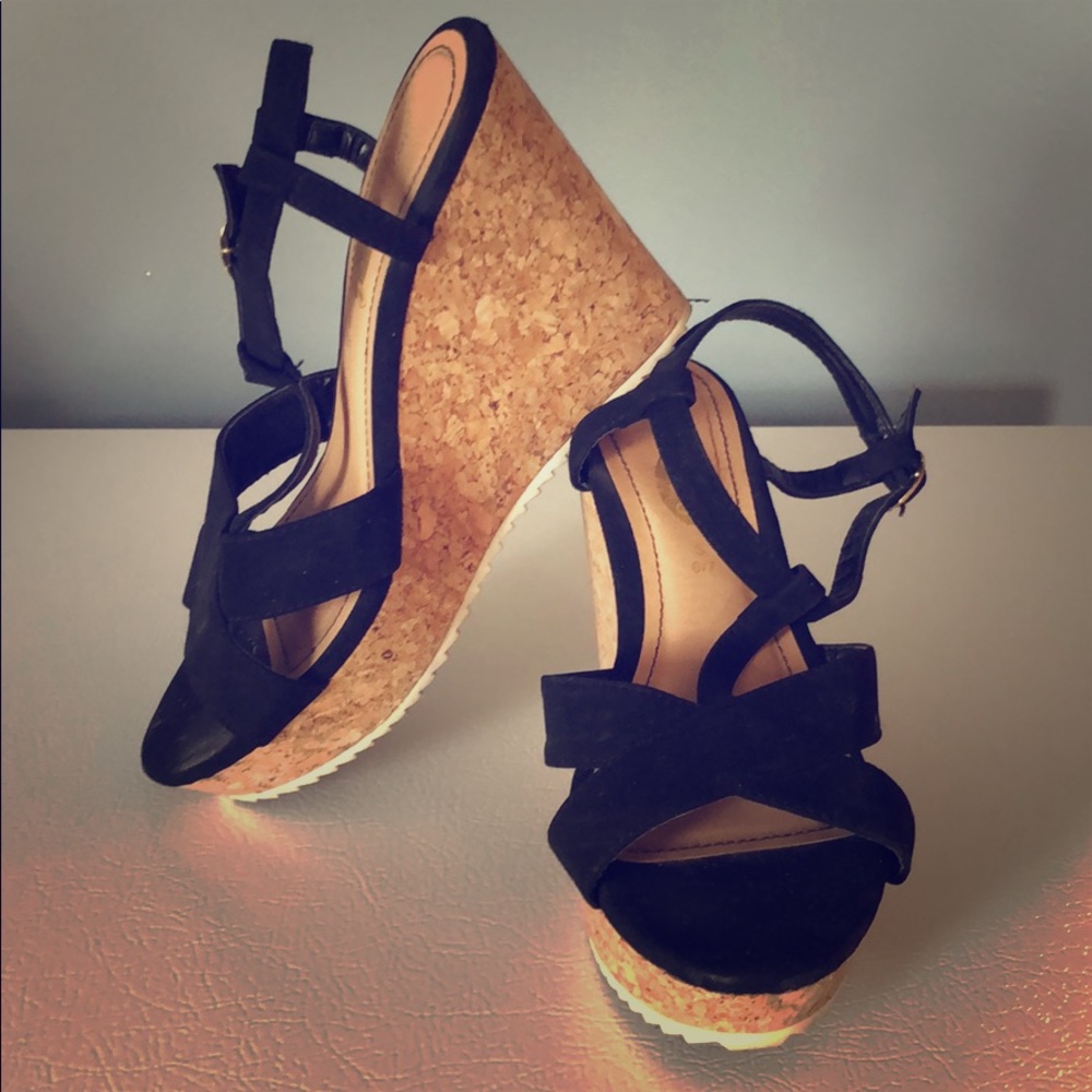 Black strap wedges